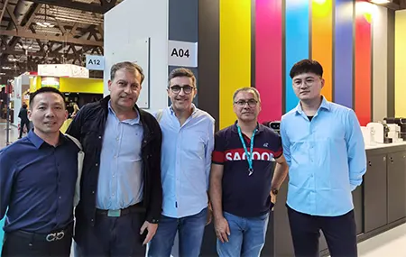 Kami Pergi ke Pameran di Luar Negeri