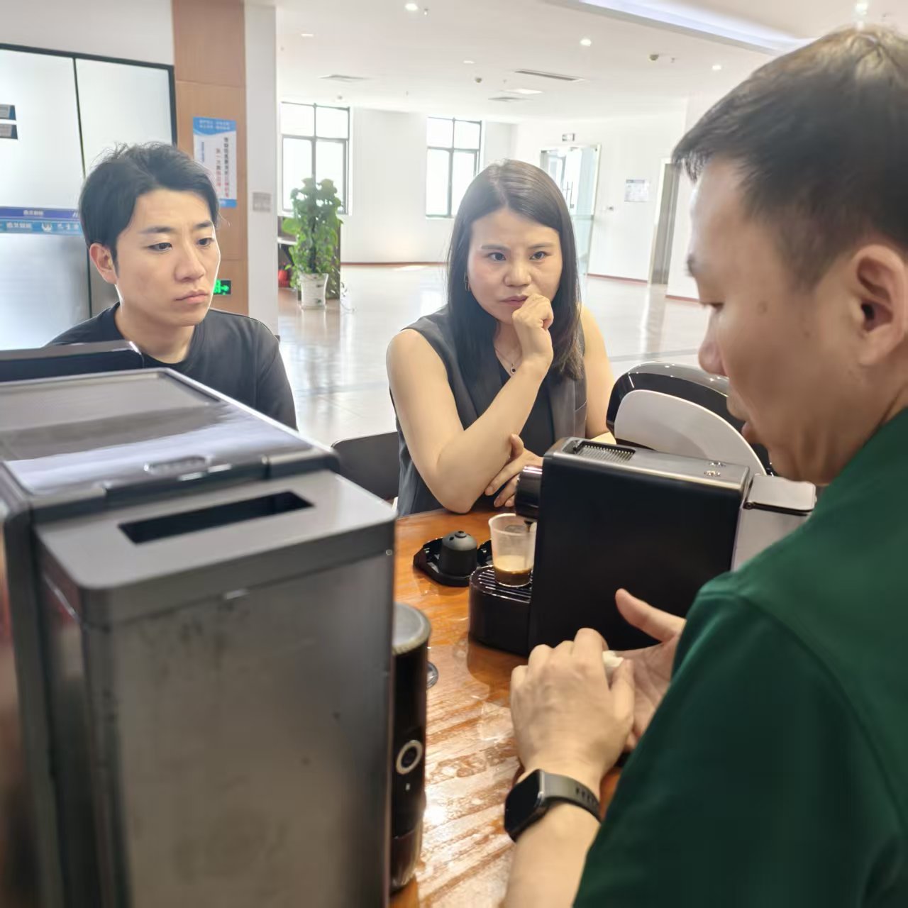 Mengapa Klien Jepang Mengunjungi SEAVER Untuk Mesin Kopi Otomatis Canggih & Pembuat Kopi Portabel? Mengapa Klien Jepang Mengunjungi SEAVER Untuk Mesin Kopi Otomatis Canggih & Pembuat Kopi Portabel?
